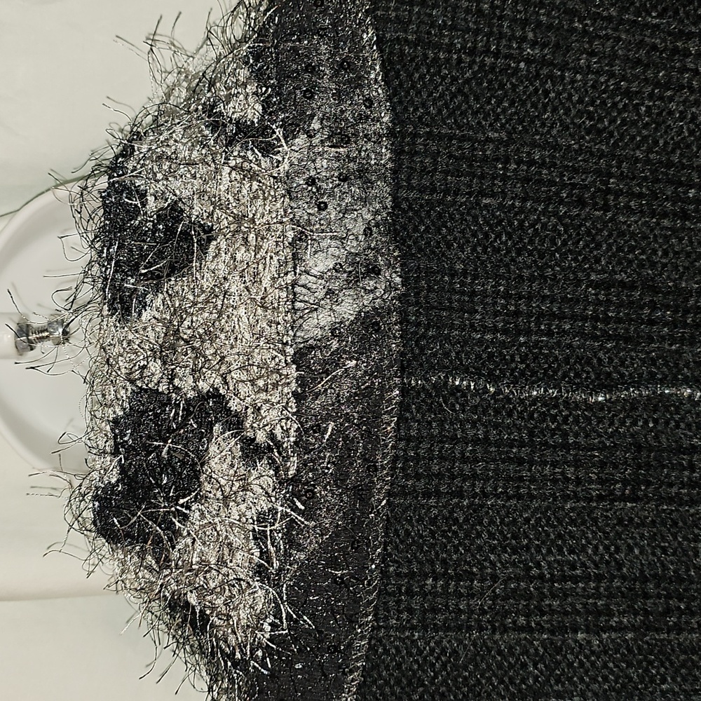 Sioni Studio Mixed Fabric/Fun Sweater - Picture 11 of 15